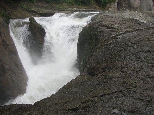 鱒飛の滝