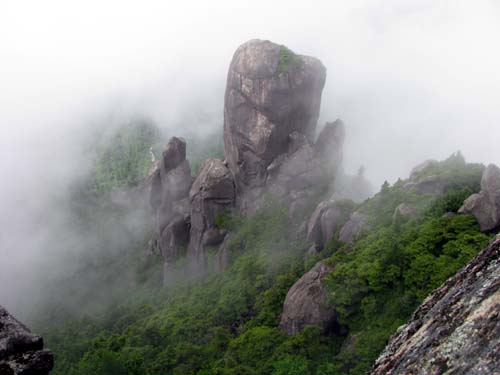 大ヤスリ岩