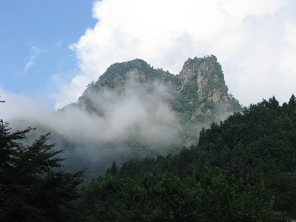 烏帽子岩